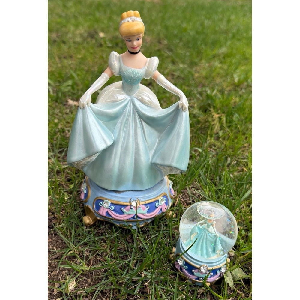 Vintage Disney Cinderella Figurine & Mini Snow Globe Set‎ Princess Decor